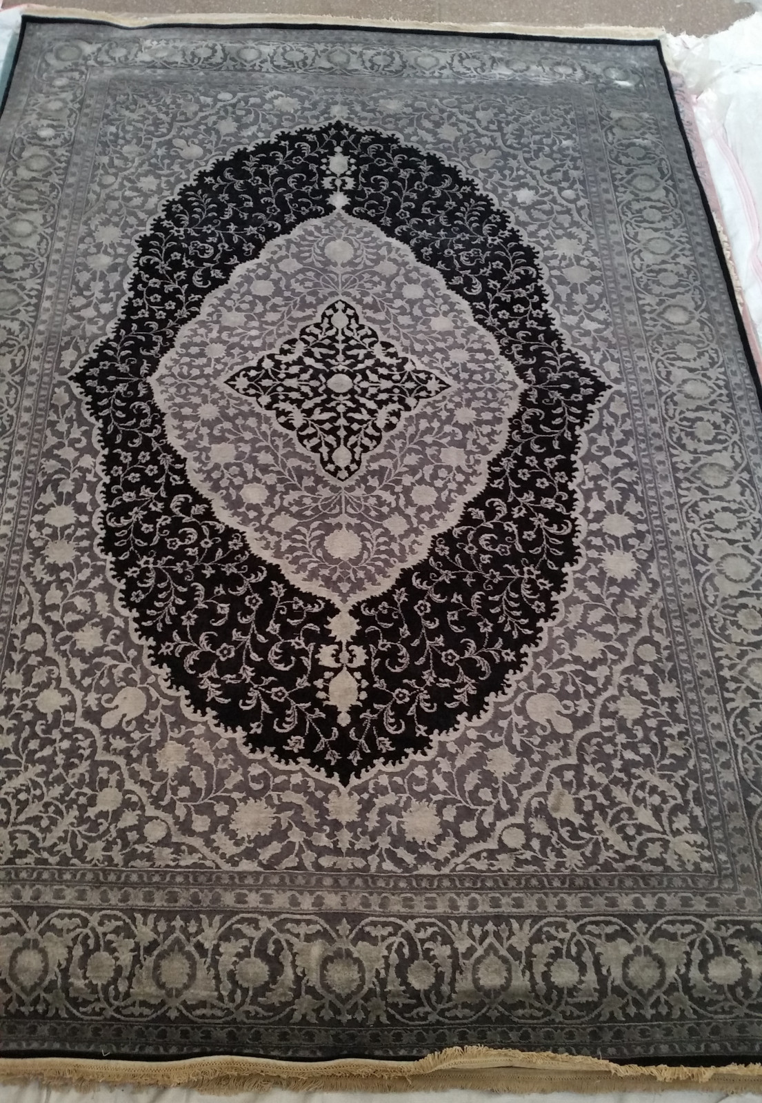 Индия шерсть шелк 14x14 - 743 - BLACK/GREY