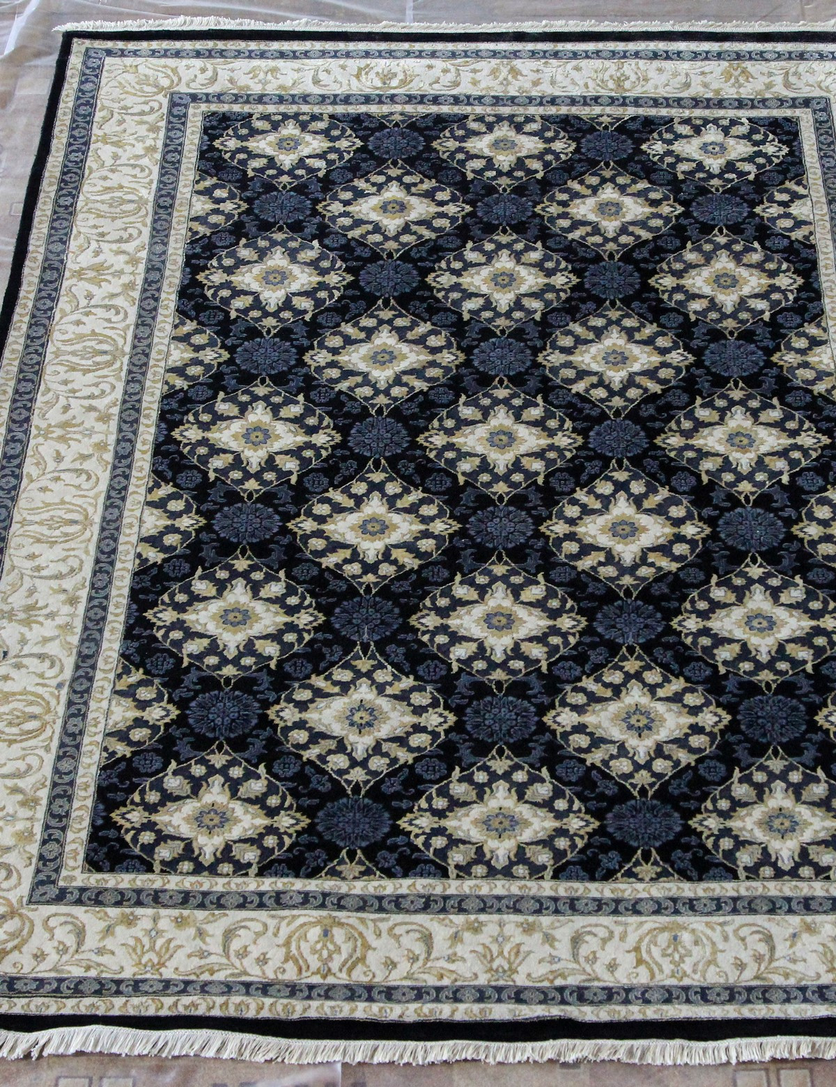 Индия шерсть шелк 14x14 - 862 - BLACK/IVORY